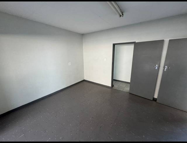 400M² WAREHOUSE TO LET IN WYNBERG